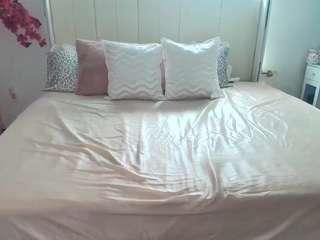 Live webcam model parisloveee03 on Soda Cams