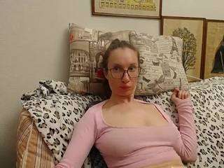Live cam show with squirtyeleanor