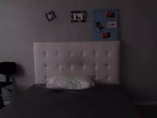 lilypiink's Live Sex Cam Show