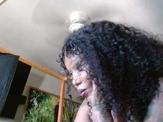 Live webcam model liquidfire on Soda Cams