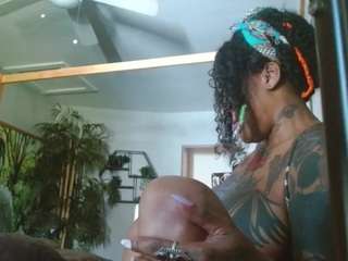 Live webcam model liquidfire on Soda Cams