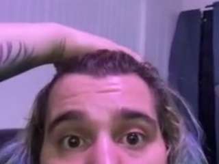 kinkybidresser14