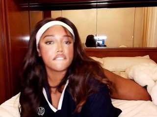 Live webcam model naommiscott on Soda Cams