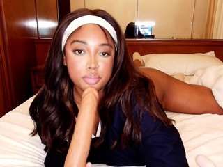 Live webcam model naommiscott on Soda Cams