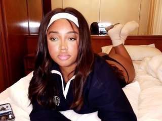 Live webcam model naommiscott on Soda Cams