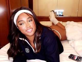 Live webcam model naommiscott on Soda Cams