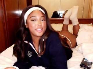 Live webcam model naommiscott on Soda Cams