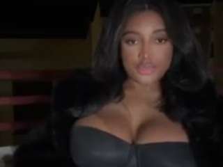 Live webcam model naommiscott on Soda Cams