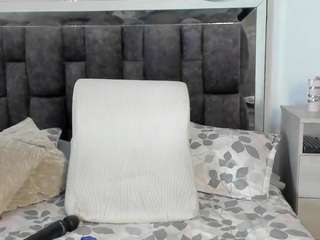 le modèle clarette est en webcam porno dans un show sur le site camsoda, il possède les tags suivants: amateur,jerk off instruction,toys,tittyfuck,tease,tattoos,strip,spank,ohmibod,no smoking,anal toys,lovense,lush,fingers,cock rating,ass,asshole,fetish,brown-eyes,cowgirl