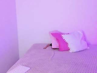 Live webcam model ashleyvegaa on Soda Cams