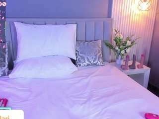 irissolari's CamSoda show and profile