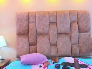 Live webcam model miiahot on Soda Cams