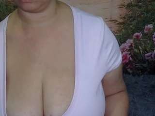 Busty Milf  Topless JOIs