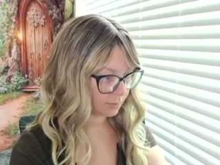 paisleehaze's CamSoda show and profile