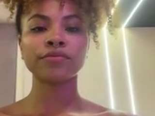 Live webcam model emmastonex on Soda Cams