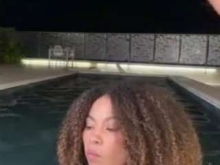 Live webcam model emmastonex on Soda Cams