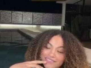 Live webcam model emmastonex on Soda Cams