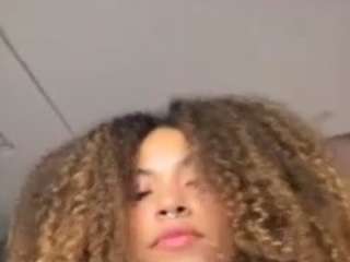 Live webcam model emmastonex on Soda Cams