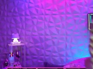 Live webcam model tamaramilano on Soda Cams