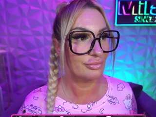 Live webcam model tamaramilano on Soda Cams