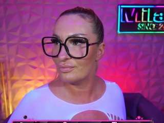 Live webcam model tamaramilano on Soda Cams