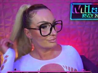 Live webcam model tamaramilano on Soda Cams