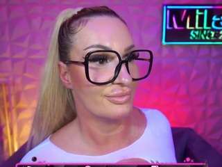 Live webcam model tamaramilano on Soda Cams