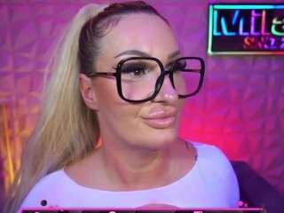 Live webcam model tamaramilano on Soda Cams