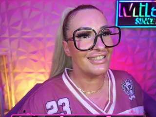 Live webcam model tamaramilano on Soda Cams