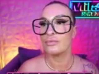 tamaramilano Live Webcam on CamSoda