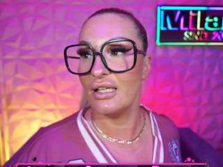 Live webcam model tamaramilano on Soda Cams