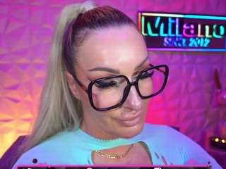 Live webcam model tamaramilano on Soda Cams