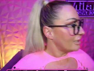 Live webcam model tamaramilano on Soda Cams