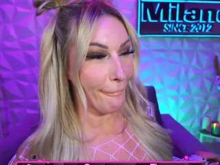 Live webcam model tamaramilano on Soda Cams