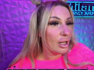 Live webcam model tamaramilano on Soda Cams