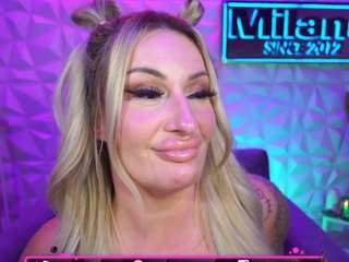 Live webcam model tamaramilano on Soda Cams