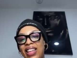 Live webcam model carmelbunny on Soda Cams