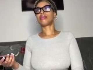 Live webcam model carmelbunny on Soda Cams