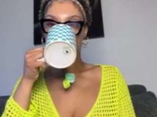 Live webcam model carmelbunny on Soda Cams