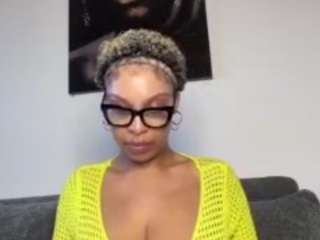 Live webcam model carmelbunny on Soda Cams