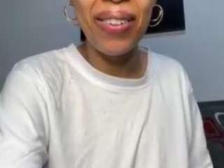 Live webcam model carmelbunny on Soda Cams