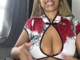 Live webcam model carmelbunny on Soda Cams