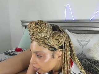 le modèle carmelbunny est en webcam porno dans un show sur le site camsoda, il possède les tags suivants: black hair,blowjob,brown eyes,fingering,flashing,lovense,orgasm,toys,bbw,big-tits,ebony,hd