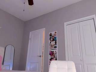 kloewandan's CamSoda show and profile