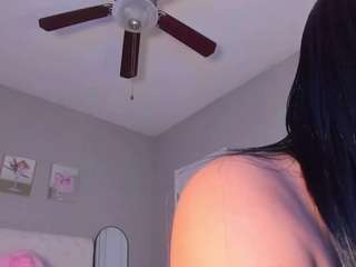 kloewandan's CamSoda show and profile