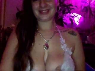 Live webcam model lilbigbooty23 on Soda Cams